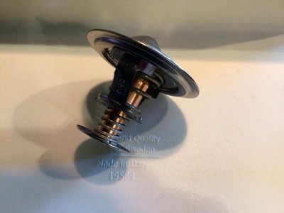 MOT14039 TYHERMOSTAT 195 DEG CHEV 6.2L , 6.5L DIESEL